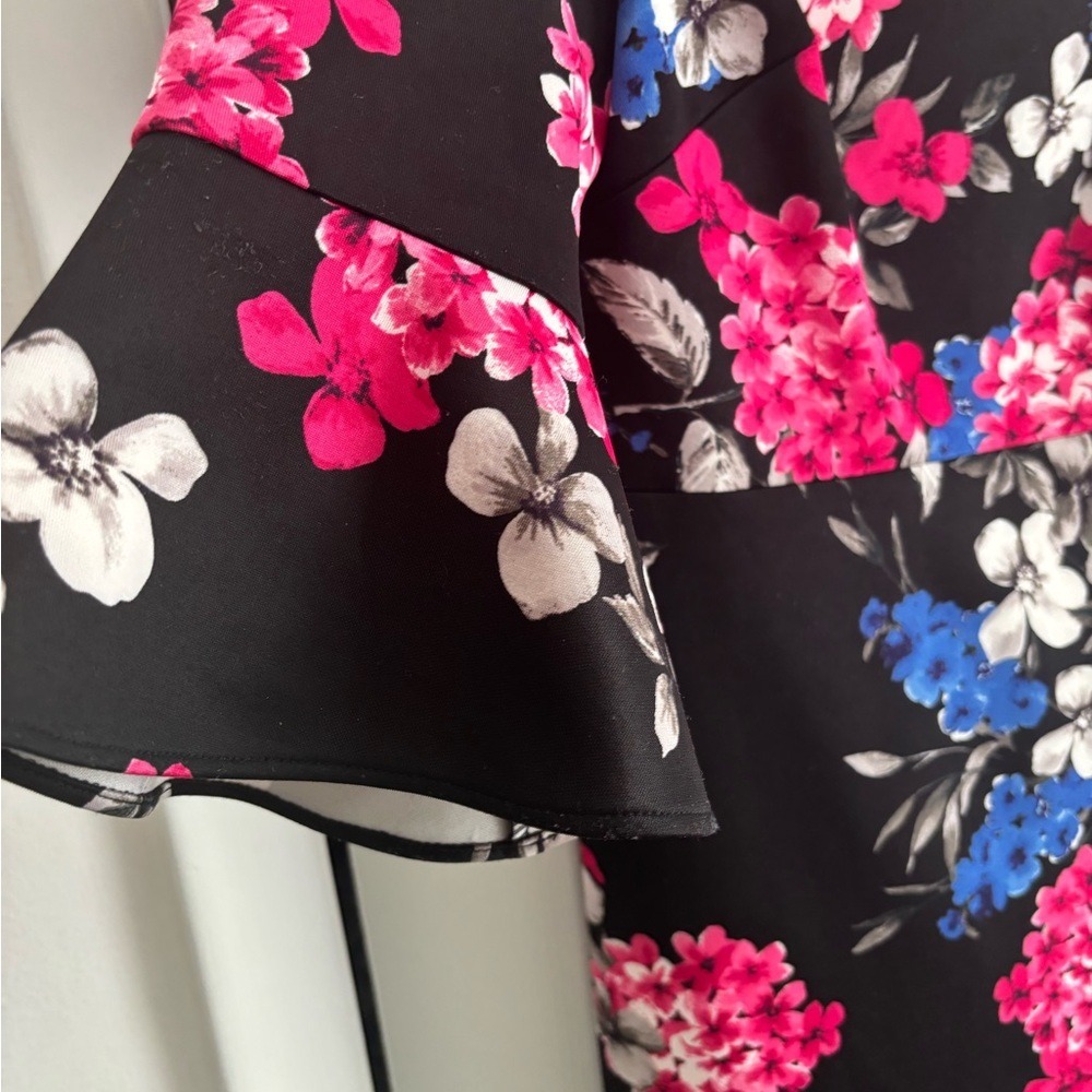 Nine West Floral Print Dress – Size 6 – Ruffle Hem & Bell Sleeves - Picture 4 of 8
